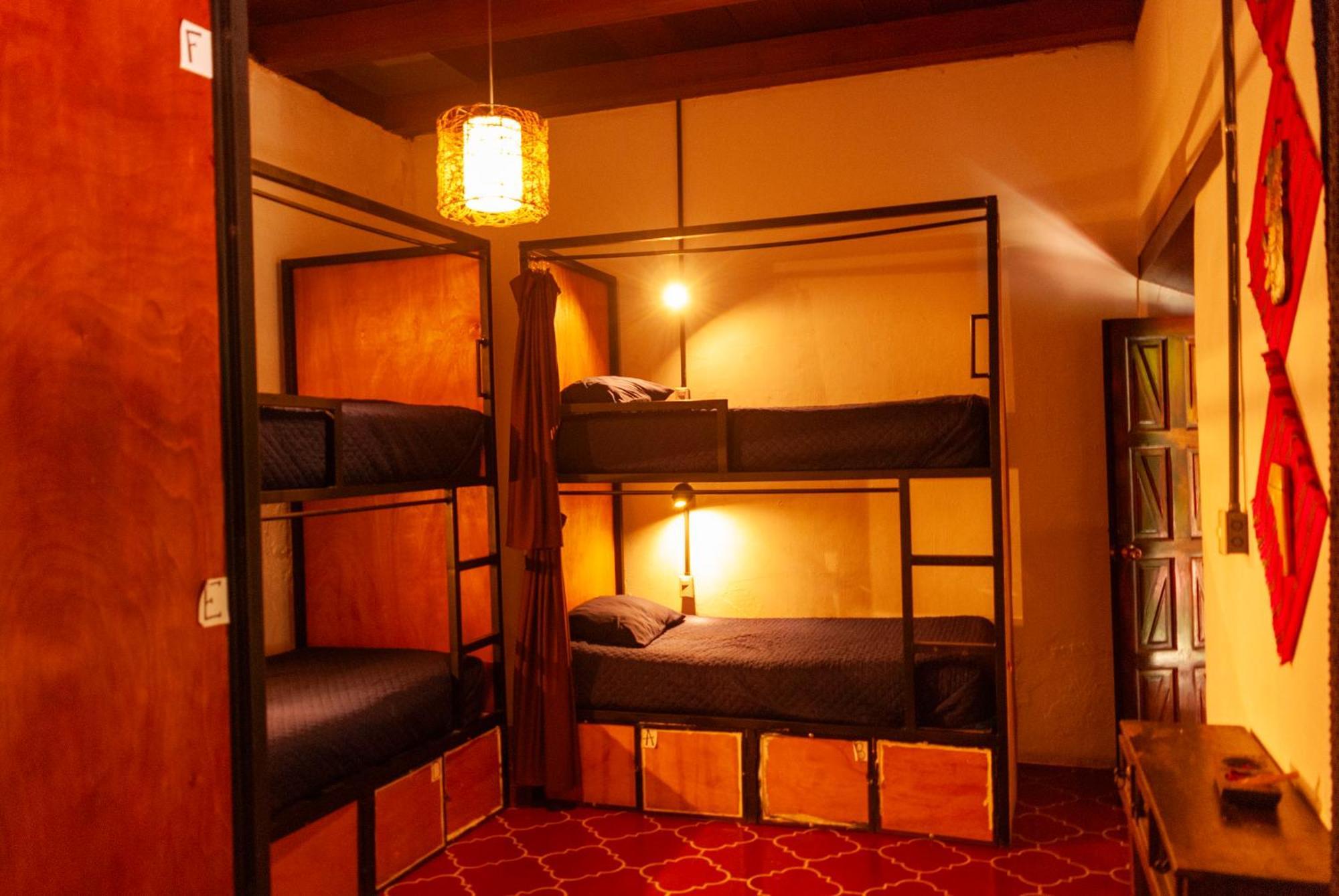 Tzunun Hostel Antigua Exteriör bild