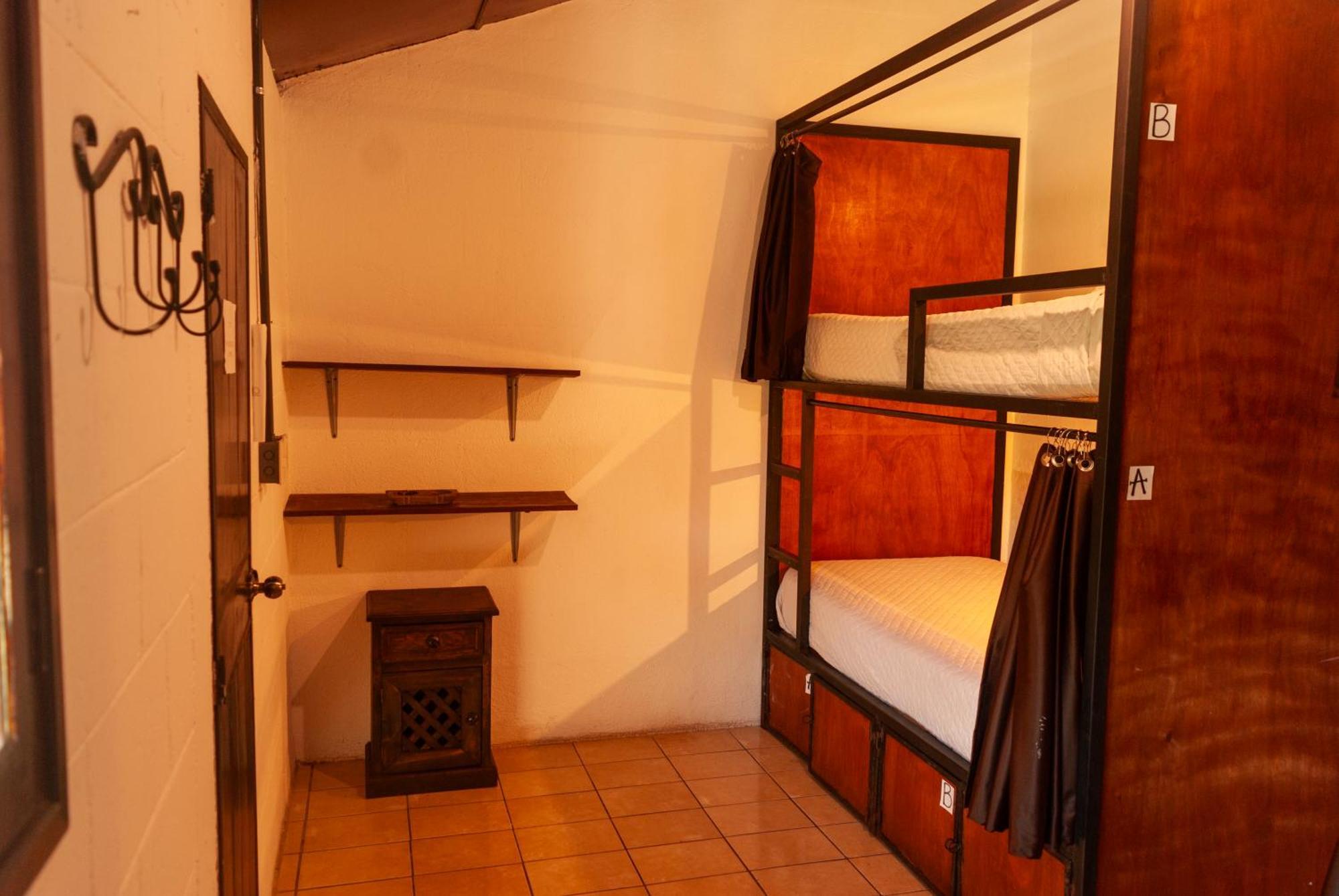 Tzunun Hostel Antigua Exteriör bild