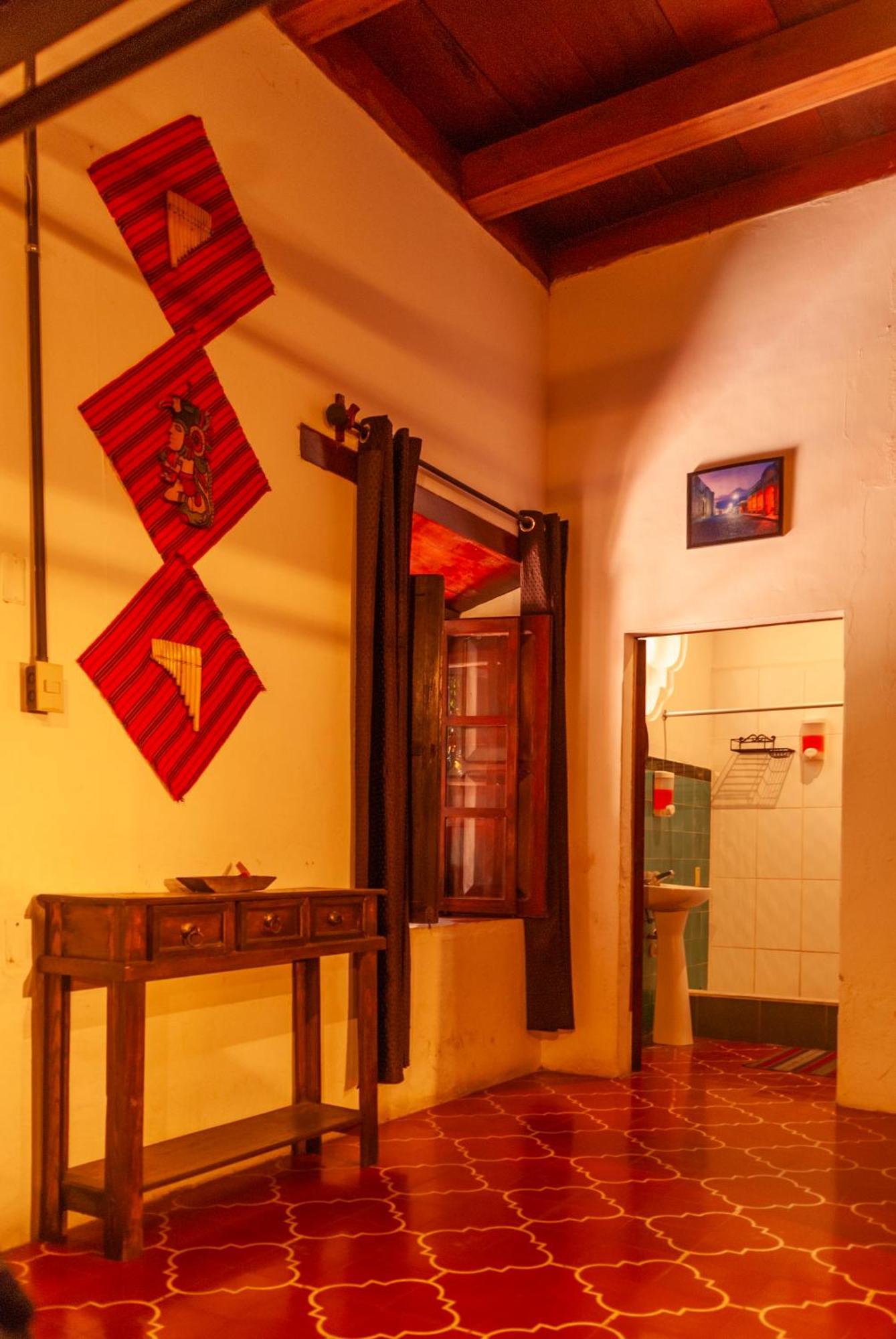 Tzunun Hostel Antigua Exteriör bild