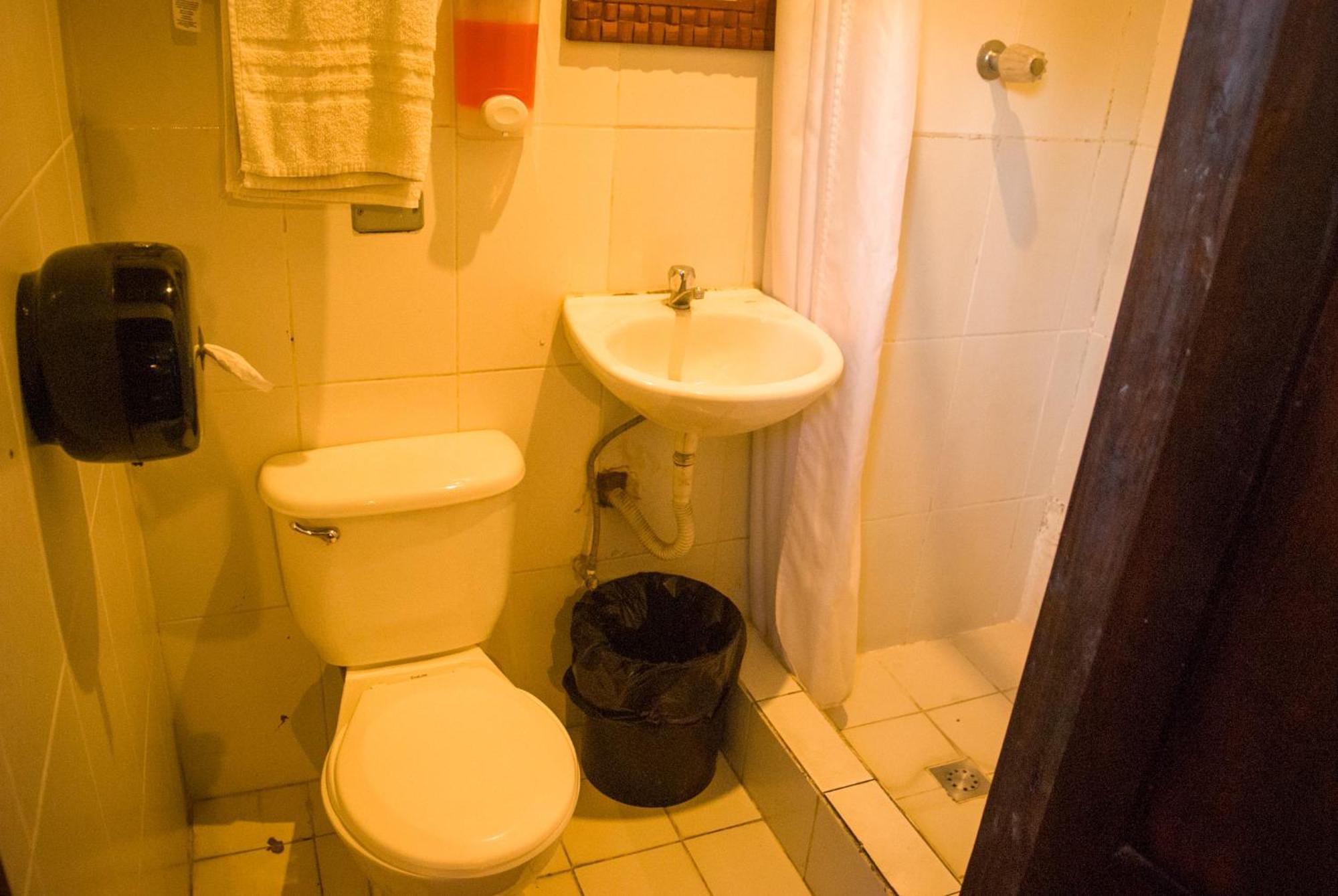 Tzunun Hostel Antigua Exteriör bild