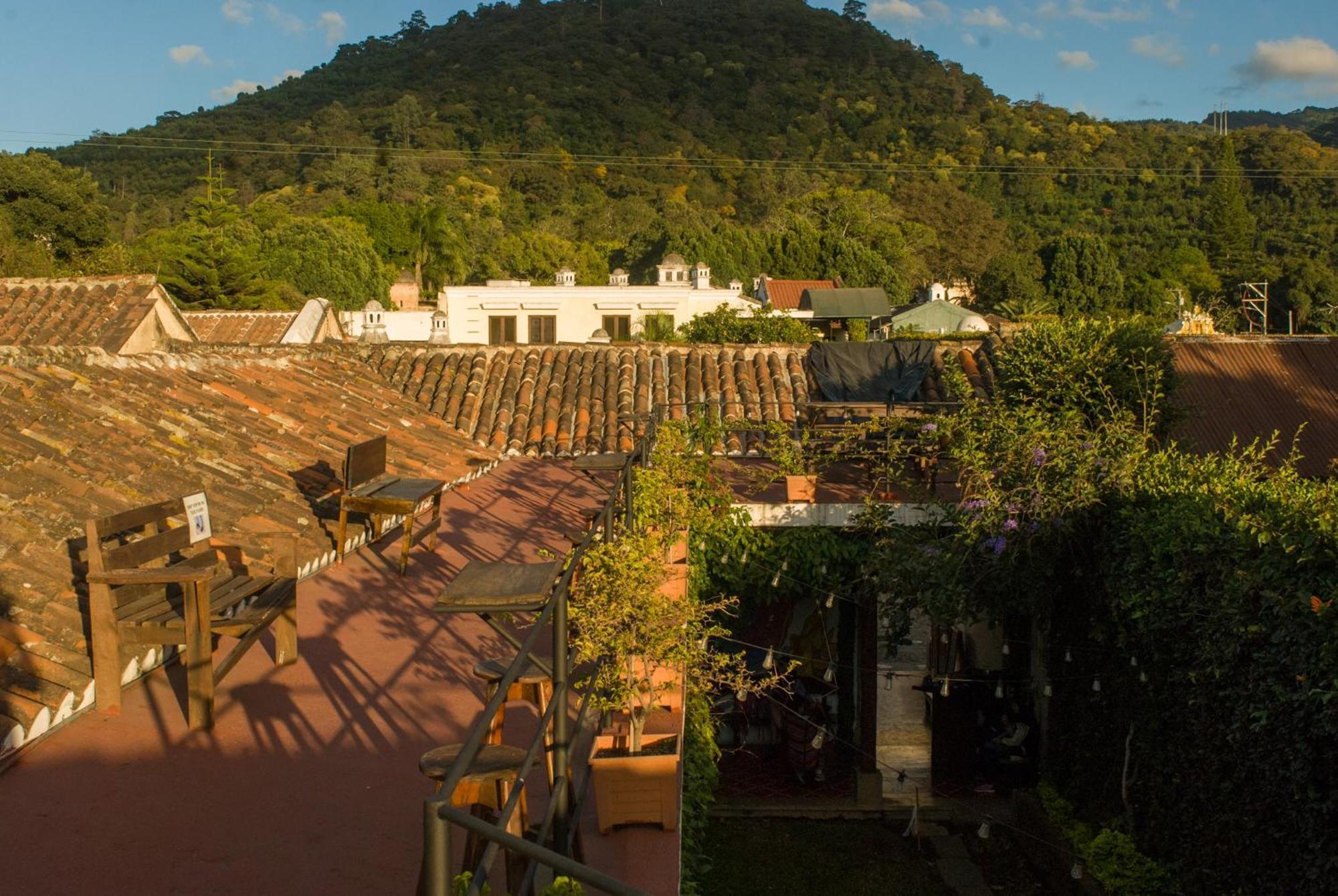 Tzunun Hostel Antigua Exteriör bild