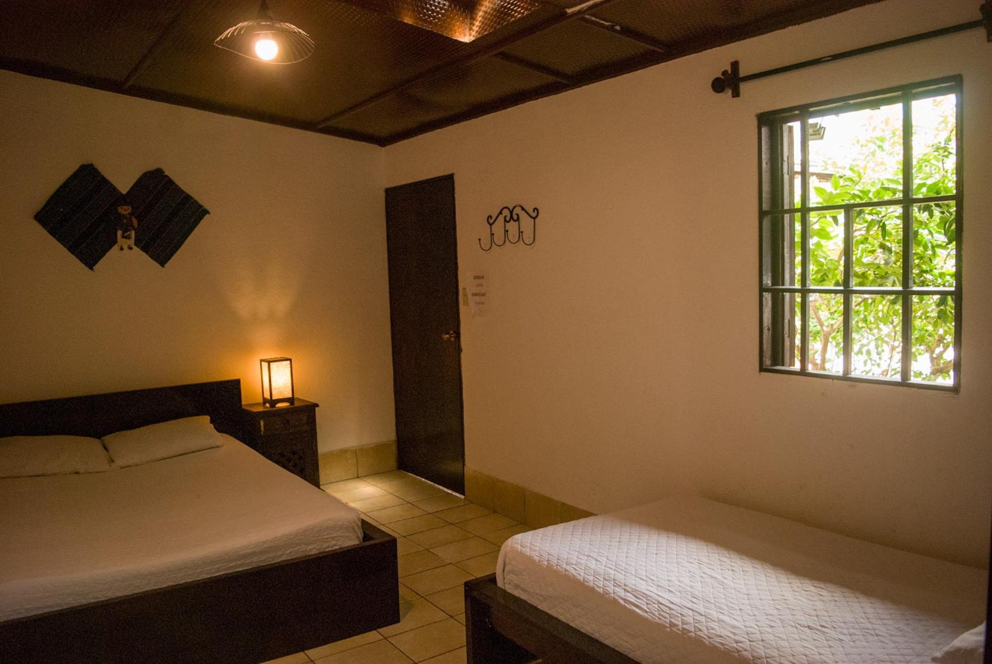 Tzunun Hostel Antigua Exteriör bild