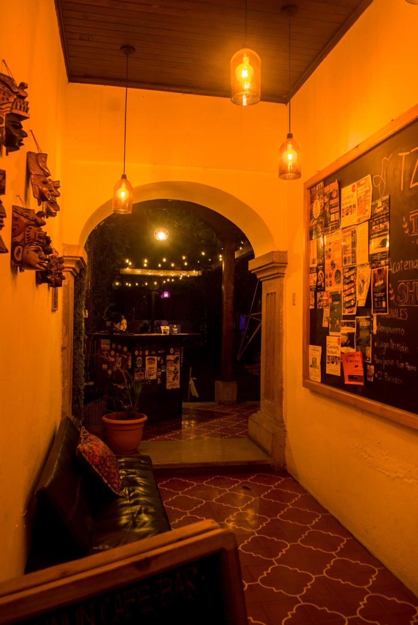 Tzunun Hostel Antigua Exteriör bild