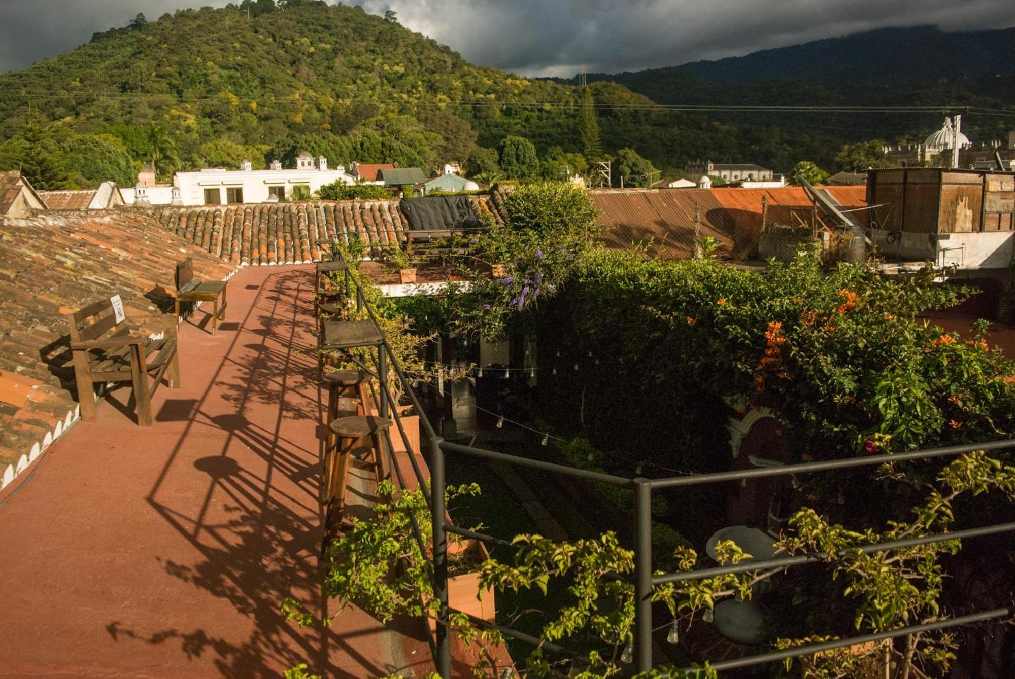 Tzunun Hostel Antigua Exteriör bild