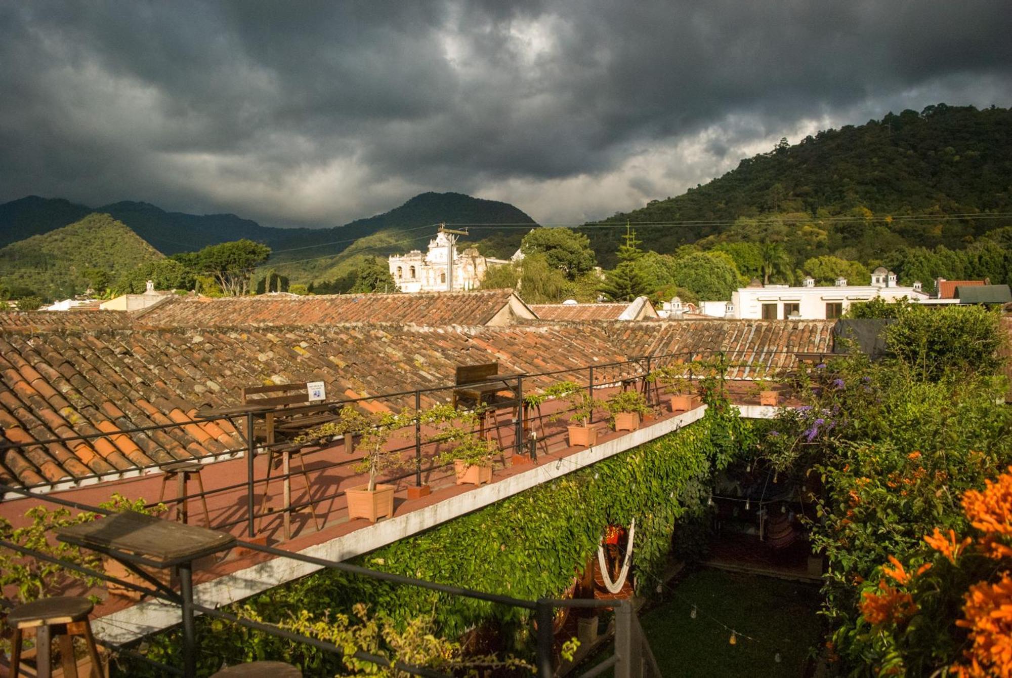 Tzunun Hostel Antigua Exteriör bild