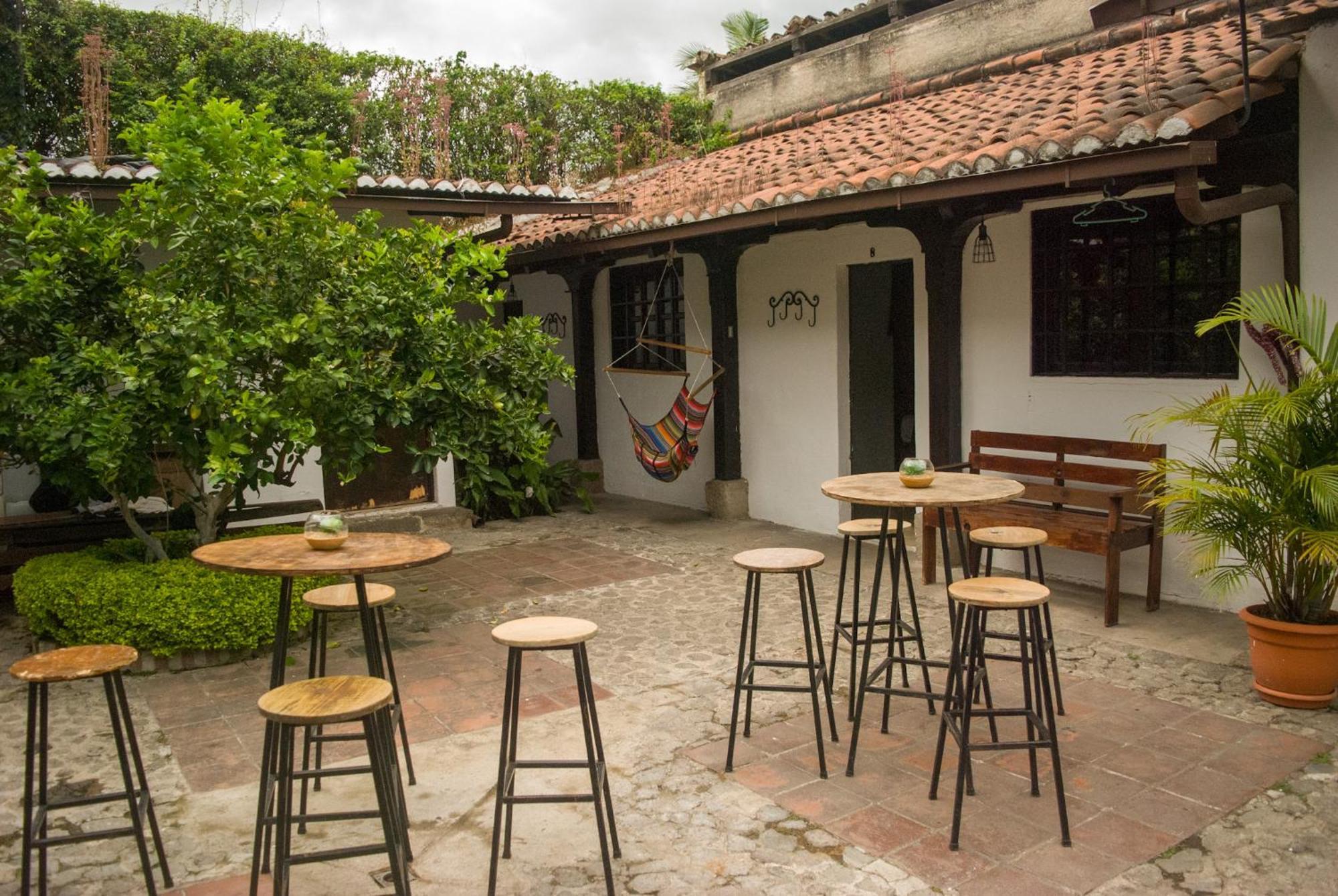 Tzunun Hostel Antigua Exteriör bild